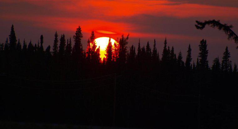 În ce luni ale anului este întuneric din Alaska?
