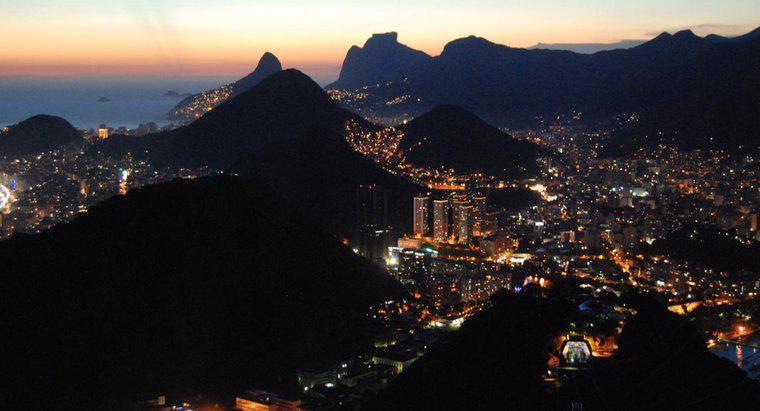 Care sunt principalele munți din Brazilia?