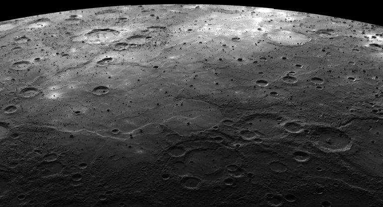 De ce este realizată planeta Mercur?