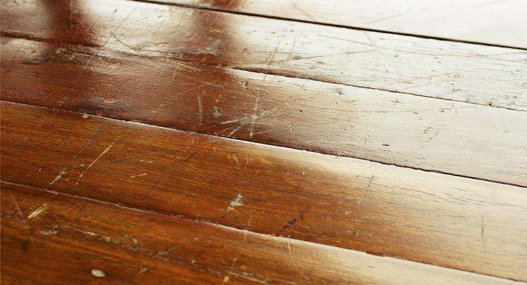 Cum eliminați zgârieturile din podele din lemn tare?