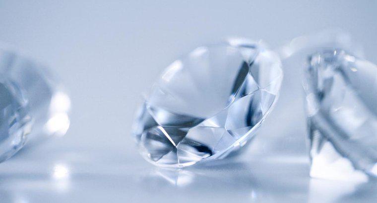 Care sunt factorii care influențează valoarea unui diamant?