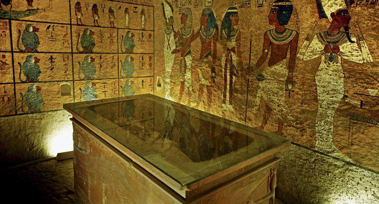 Ce au pus Egiptenii în mormintele lor?