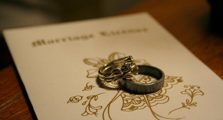 Ce mana are o femeie purta inelul ei de nunta?