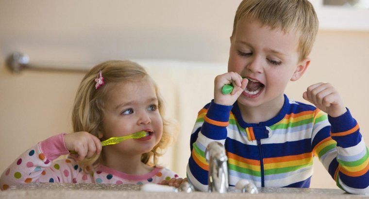 Ce cauzeaza gume intunecate la copii?