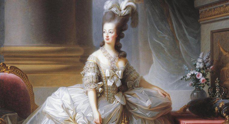 A fost Marie Antoinette ucisă din cauza simțului ei de modă?