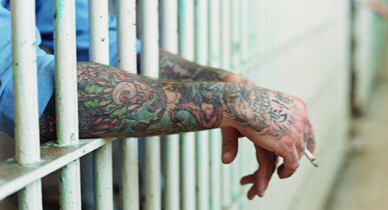 Ce simbolizează tatuajul din închisoarea rusească?