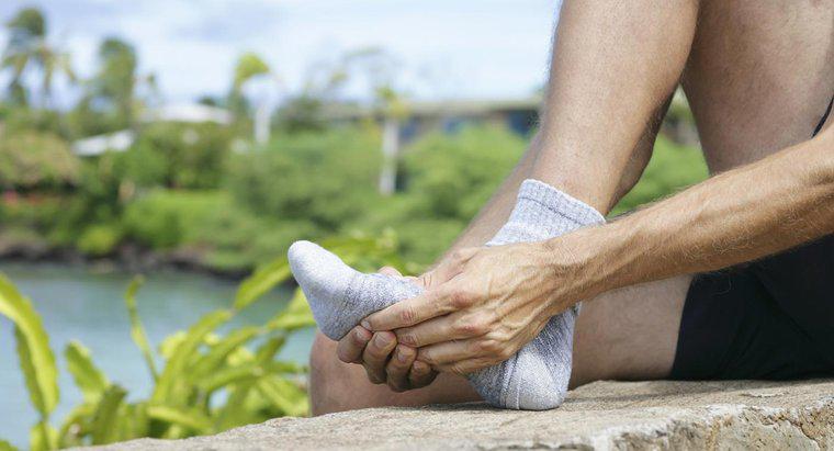 Ce cauzează crampe la nivelul degetelor și picioarelor?