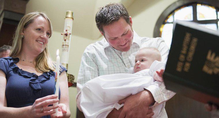 Ce reprezintă îmbrăcămintea albă în botez?