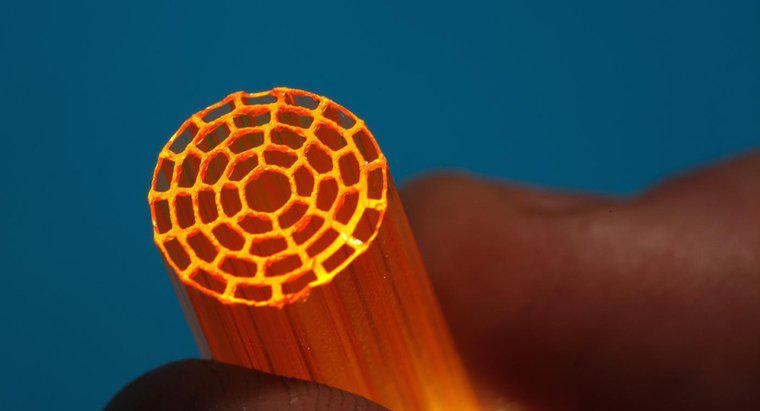De ce sunt fabricate fibrele optice?