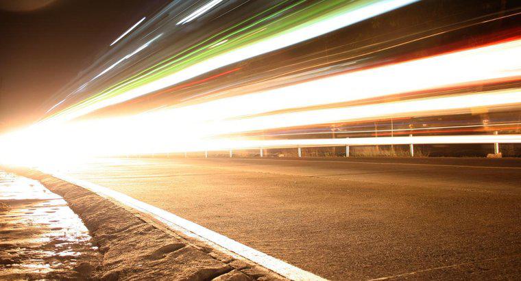 Care este viteza luminii în mile pe secundă?