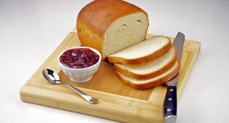 Cât de multe calorii sunt într-o felie de pâine albă?