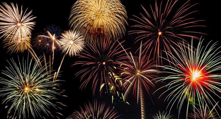 De ce este sărbătorit al patrulea iulie cu focuri de artificii?