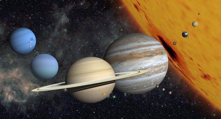 Care două planete sunt singurele din sistemul solar care nu au lună?