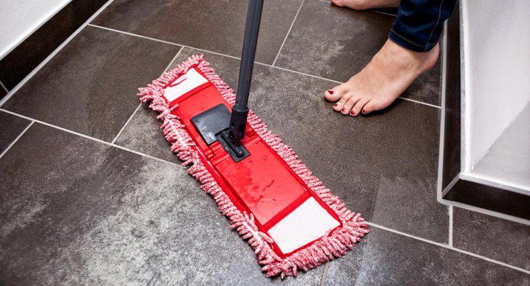 Cum folosiți oțet pentru curățarea podelelor?