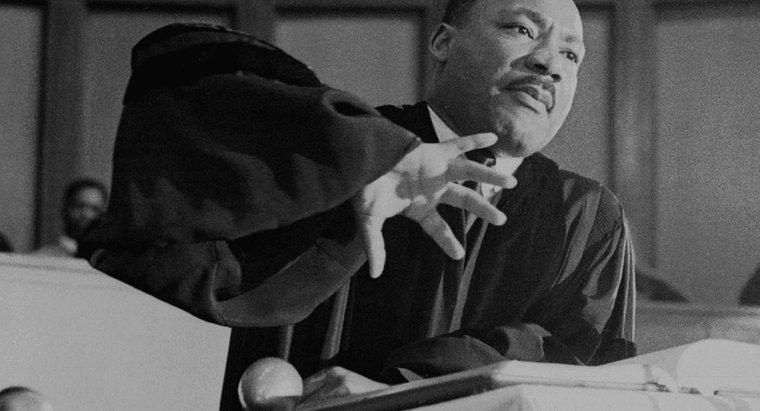 Cum poate fi descris Martin Luther King Jr.?