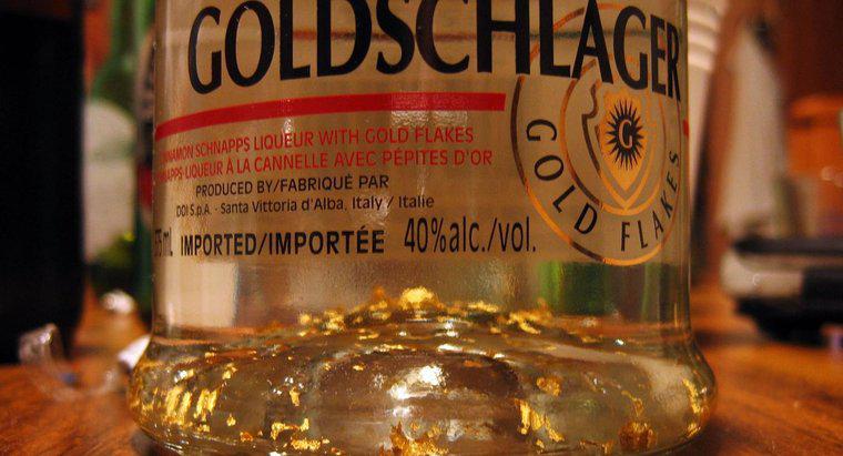 Care sunt fulgii de aur în lichidul Goldschlager?