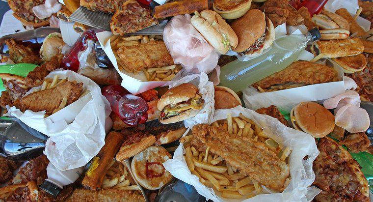 Ce se întâmplă atunci când mâncați prea mult junk food?