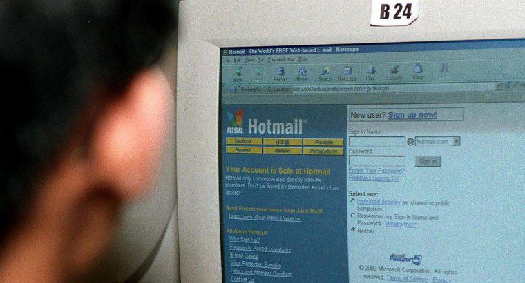 La ce vacanță a fost introdusă Hotmail?
