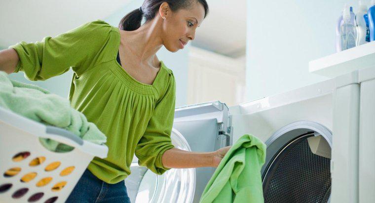 Cum curatati o masina de spalat care lasa reziduuri pe haine?