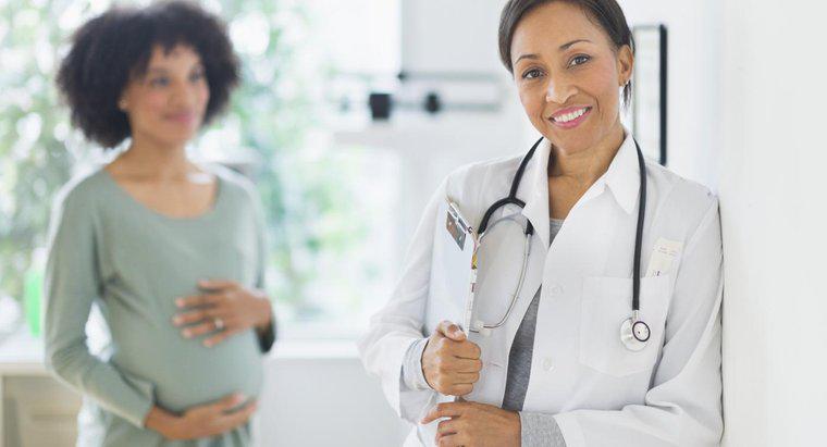 Ce este numit doctorul unei femei gravide?