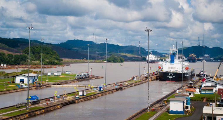 Cine deține Canalul Panama?