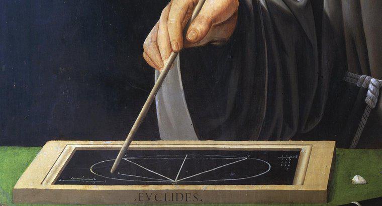 Care sunt trei contribuții la matematică de Euclid?