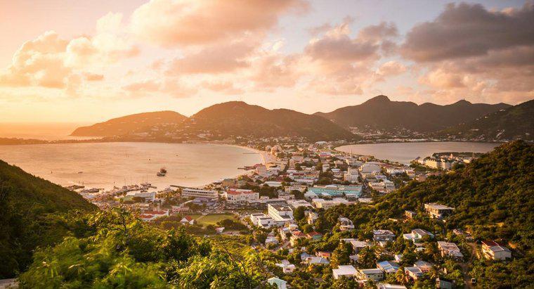 Este insula numită Saint Martin sau Sint Maarten?