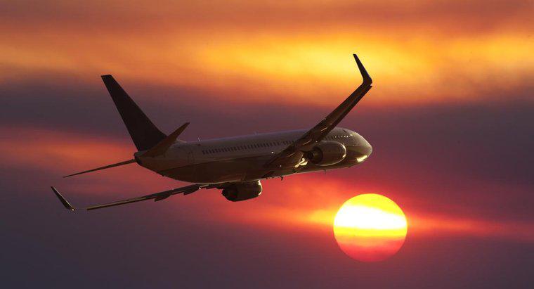 Cât timp va lua un avion de pasageri pentru a zbura în jurul soarelui?