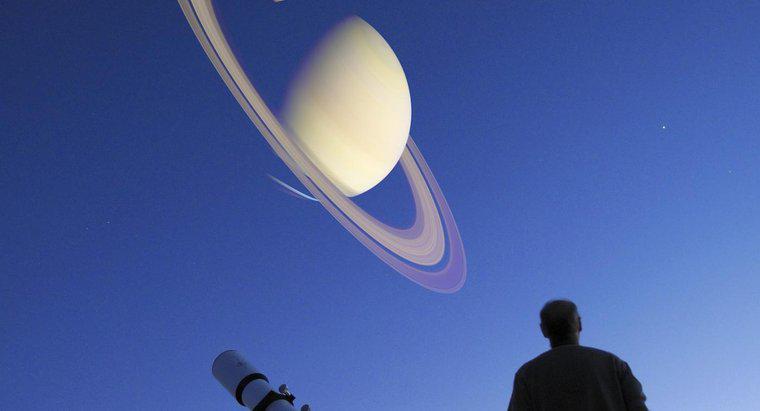Cât de mult cântă Saturn în lire?