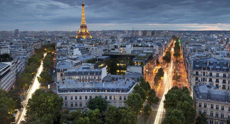 De ce Parisul numea "Orașul Luminii"?