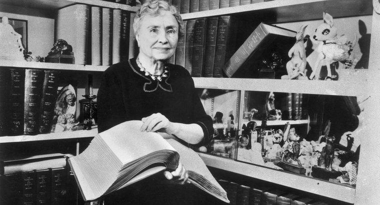 Ce a făcut Helen Keller să-și piardă vederea și auzul?