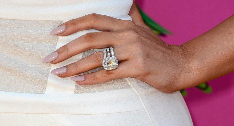 Care este sensul unui inel de nunta rusesc?