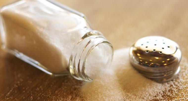 De ce ar trebui să-ți arunci sare peste umăr?