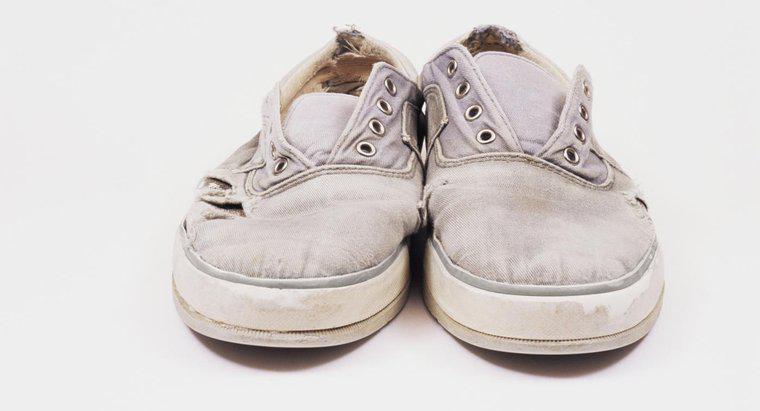 Cum poți curăța pantofii de pânză albă?