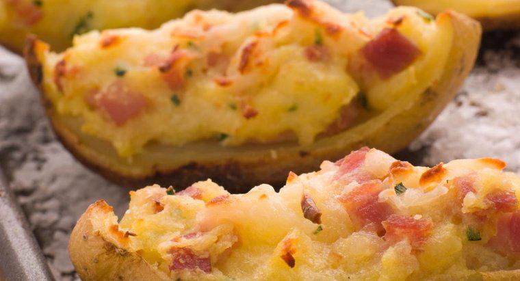 Ce este o rețetă pentru cartofii brânzeturi făcuți cu Velveeta?