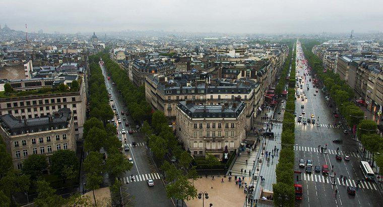 Care este lungimea Champs-Elysees?
