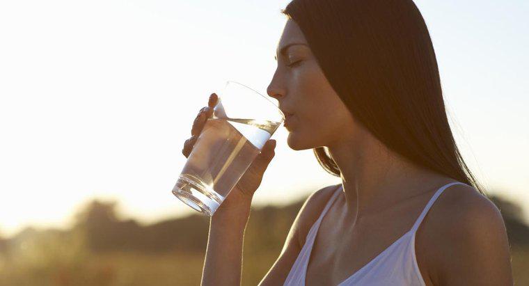 Care sunt efectele secundare ale consumului de apă alcalină?