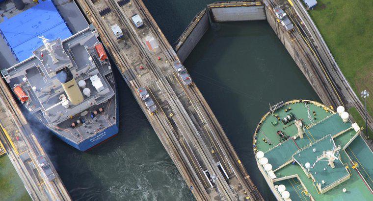 Câte blocări are canalul Panama?