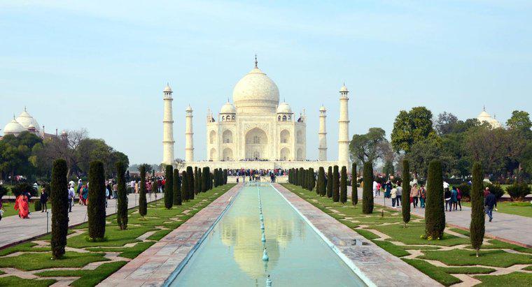Cât de mult bani a costat Taj Mahal?
