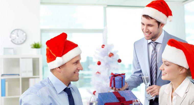 Ce poți purta la petrecerea de Crăciun a Oficiului?
