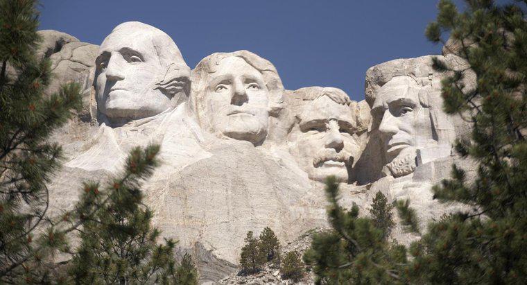 De ce este Teddy Roosevelt pe Mt. Rushmore?