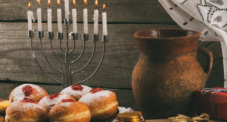 Ce este Hanukkah Gelt?