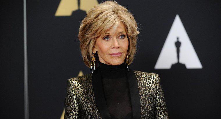Care sunt unele sugestii de stil pentru o tunsoare ca Jane Fonda?