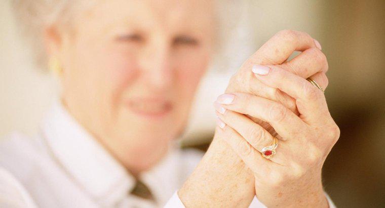 Care sunt simptomele artritei reumatoide la nivelul degetelor?