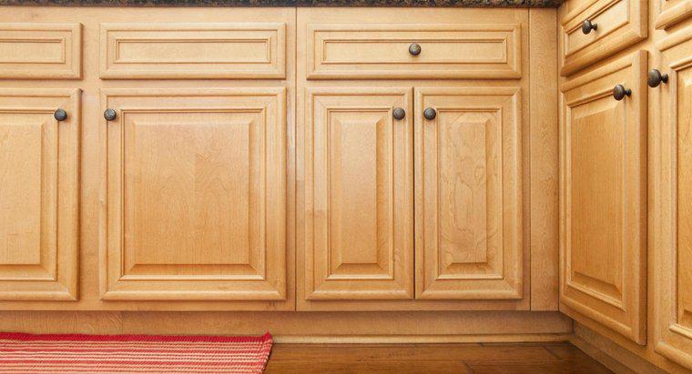 Care este cel mai bun mod de a curata dulapuri din lemn?