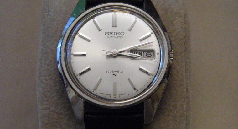 Cum scot partea din spate a ceasului meu Seiko?