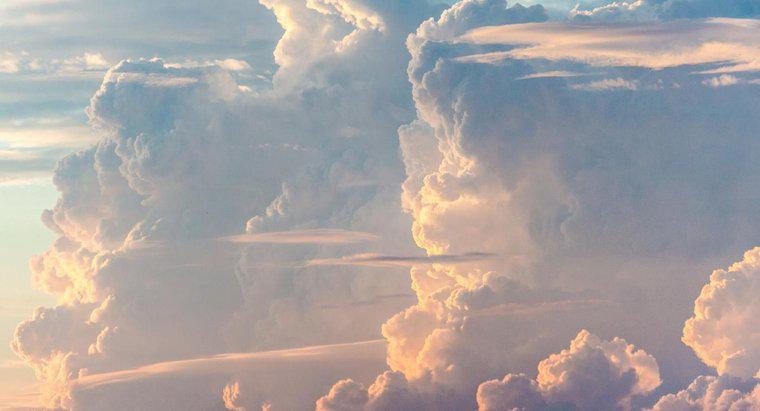 Care sunt cele trei clasificări principale pentru nori?