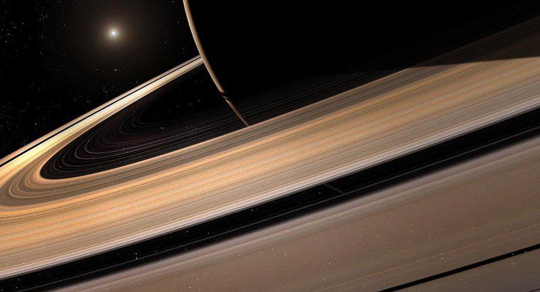 Câți sateliți are Saturnul?