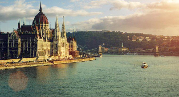 Ce Orașe de Capital stau pe Dunăre?
