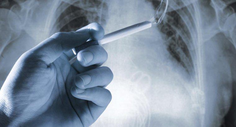 Care sunt unele simptome ale cancerului pulmonar?
